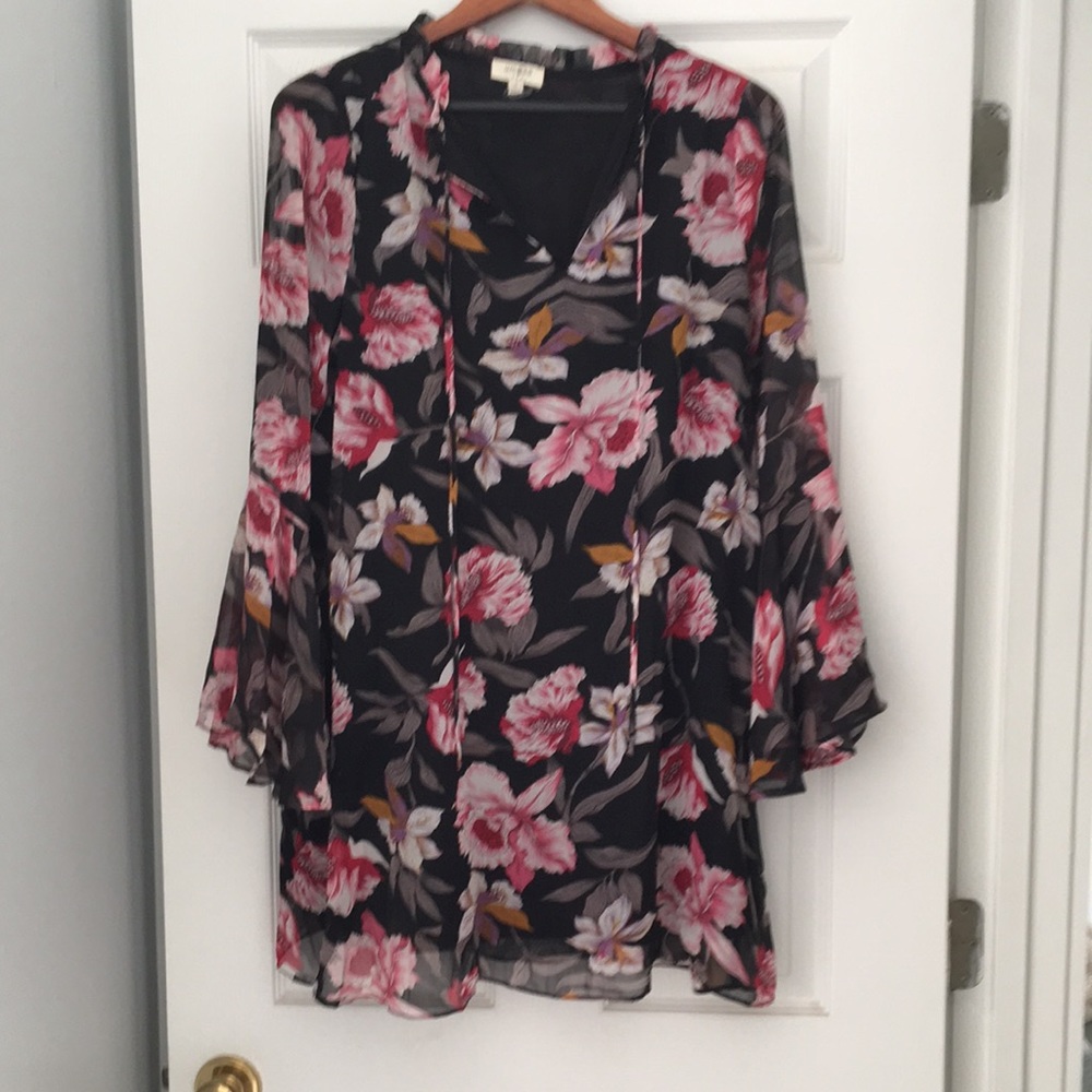 Gorgeous print flutter dress size small